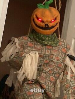 2012 Gemmy Pumpkin Hollow Hanging Scarecrow Kicker with box