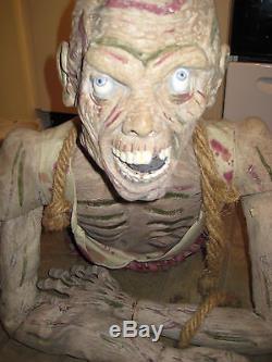 ANIMATED REMOTE CONTROL 1/2 ZOMBIE TORSO MOANING Haunted Graveyard PROP NEW