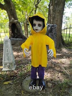 Animated It Georgie Pennywise Figure Halloween Horror Prop Moves Talks Screams