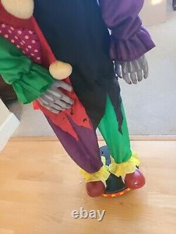 Animated moving clown with teeth SPIRIT HALLOWEEN CLOWN