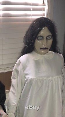Gemmy Donna the Dead Animatronic Halloween Prop 5 ft sways, moans, eyes light up