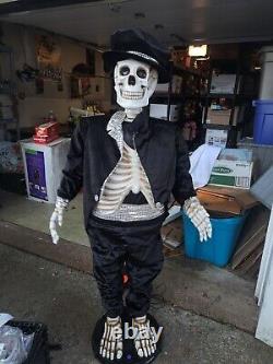 Gemmy Life Size 5' Singing Dancing Skeleton Animatronic Halloween Karaoke