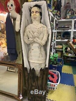 Gemmy Lifesize Mummy Bride Animated Halloween Prop In Wooden Padded Coffin