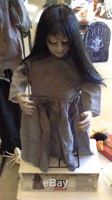 HALLOWEEN Decoration LIFE SIZE Prop Grim Girl Animated Doll Haunted House Scary