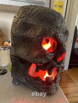 HTF 2002 Famous Monsters Working Don Post Studios Skull Wall Sconce Minty Rare