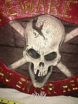 Halloween prop 2007 GRUESOME GRAVEYARDS SKULL WALL PLAQUE. Awesome hanging sign