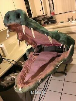 Halloween prop ANIMATED ALLIGATOR HEAD SNAPPY. Craziest item Ive ever listed