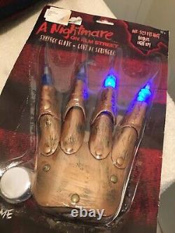 Halloween prop Animated Freddy Krueger BUST with light up glove. Rare prop