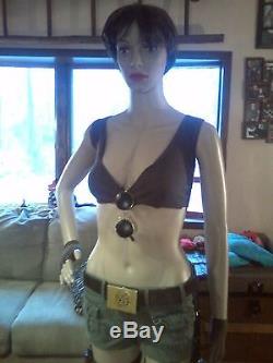 LARA CROFT TOMB RAIDER LIFE SIZE MANNEQUIN HALLOWEEN PROP ZOMBIE PROP