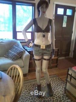 LARA CROFT TOMB RAIDER LIFE SIZE MANNEQUIN HALLOWEEN PROP ZOMBIE PROP