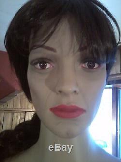 LARA CROFT TOMB RAIDER LIFE SIZE MANNEQUIN HALLOWEEN PROP ZOMBIE PROP