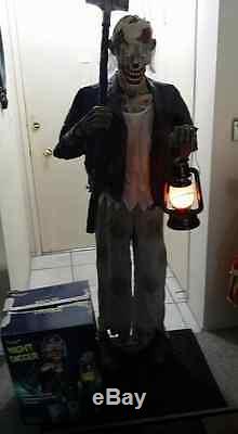 LIFESIZE NIGHT DIGGER HALLOWEEN PROP. With working light up lantern. SCARCE