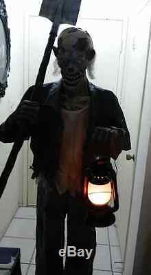 LIFESIZE NIGHT DIGGER HALLOWEEN PROP. With working light up lantern. SCARCE