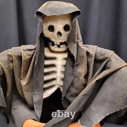 MORGUE SALE Bethany Lowe Spooky Skeleton On Pumpkin Light. RETIRED NEW MINT