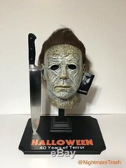 Michael Myers Halloween Mask Stand with Knife Included 2018 Horror Movie Prop