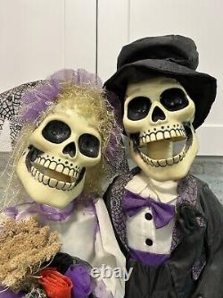 Newly Deads Halloween Bride & Groom Skeleton Sings I Got You Babe Sunny & Cher