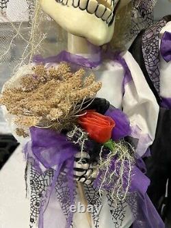 Newly Deads Halloween Bride & Groom Skeleton Sings I Got You Babe Sunny & Cher