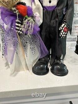 Newly Deads Halloween Bride & Groom Skeleton Sings I Got You Babe Sunny & Cher