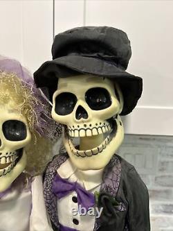 Newly Deads Halloween Bride & Groom Skeleton Sings I Got You Babe Sunny & Cher