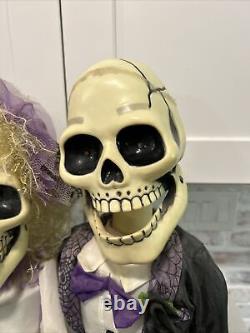 Newly Deads Halloween Bride & Groom Skeleton Sings I Got You Babe Sunny & Cher