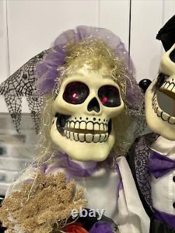 Newly Deads Halloween Bride & Groom Skeleton Sings I Got You Babe Sunny & Cher