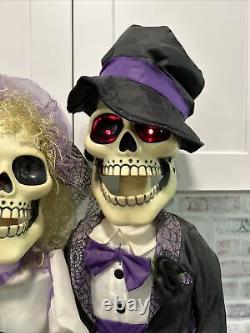 Newly Deads Halloween Bride & Groom Skeleton Sings I Got You Babe Sunny & Cher