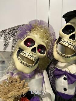 Newly Deads Halloween Bride & Groom Skeleton Sings I Got You Babe Sunny & Cher