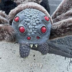 RARE COSTCO Giant Spider HALLOWEEN DECOR 4 1/2 ft wide hanging standing spider