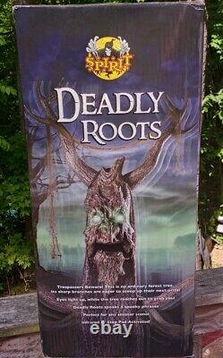 Rare 2017 Spirit Halloween DEADLY ROOTS Life Size animatronic Prop NEW IN BOX