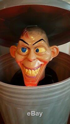 Rare ANIMATED GARBAGE CAN MAN Halloween Prop HAUNTED HOUSE