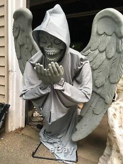 SPIRIT HALLOWEEN PROP ANIMATED Cemetery Angel ANIMATRONIC LIFE SIZE Rare
