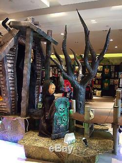 Swamp Tree Prop, Spirit Halloween Store Display, RARE, NEW IN BOX (Plastic)