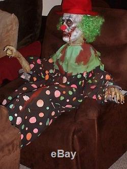 TERRIFYING, SITTING KILLER CLOWN. SUPER QUALITY HALLOWEEN PROP. Looks real. OOAK