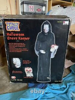 Totally Ghoul Grave Keeper Halloween Prop Animatronic Rare 2010 READ
