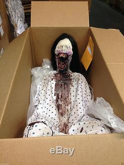 WRETCHED ZOMBIE GIRL ANIMATED FOG PROP Haunted House Decor Halloween Scary NEW