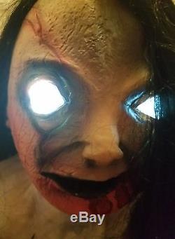 Zombie Demon Girl LUNGING LILY Animatronic Spirit Life Size Halloween Prop + Box