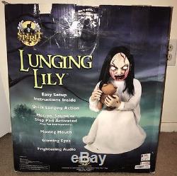 Zombie Demon Girl LUNGING LILY Animatronic Spirit Life Size Halloween Prop + Box
